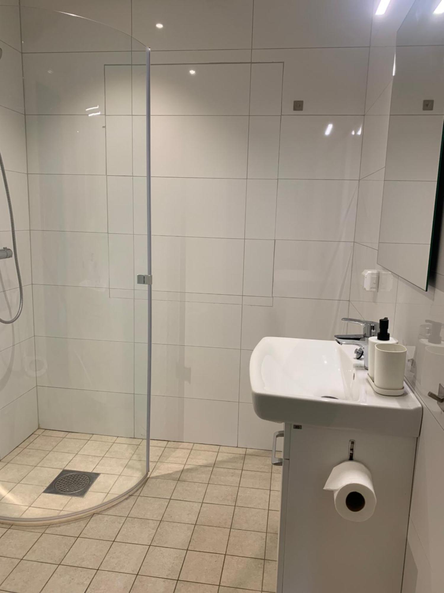 Edsviken Hotell Ab Соллентуна Экстерьер фото